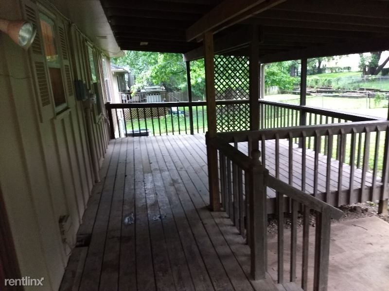 Building Photo - 3 br, 1.5 bath House - 404 SW Sandstone Dr