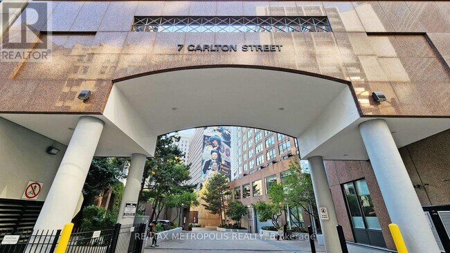 Building Photo - 7 Carlton St.