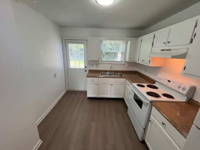 Building Photo - Very Affordable 2BR near MTSU