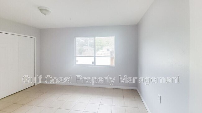 Foto del edificio - 704 38th St W