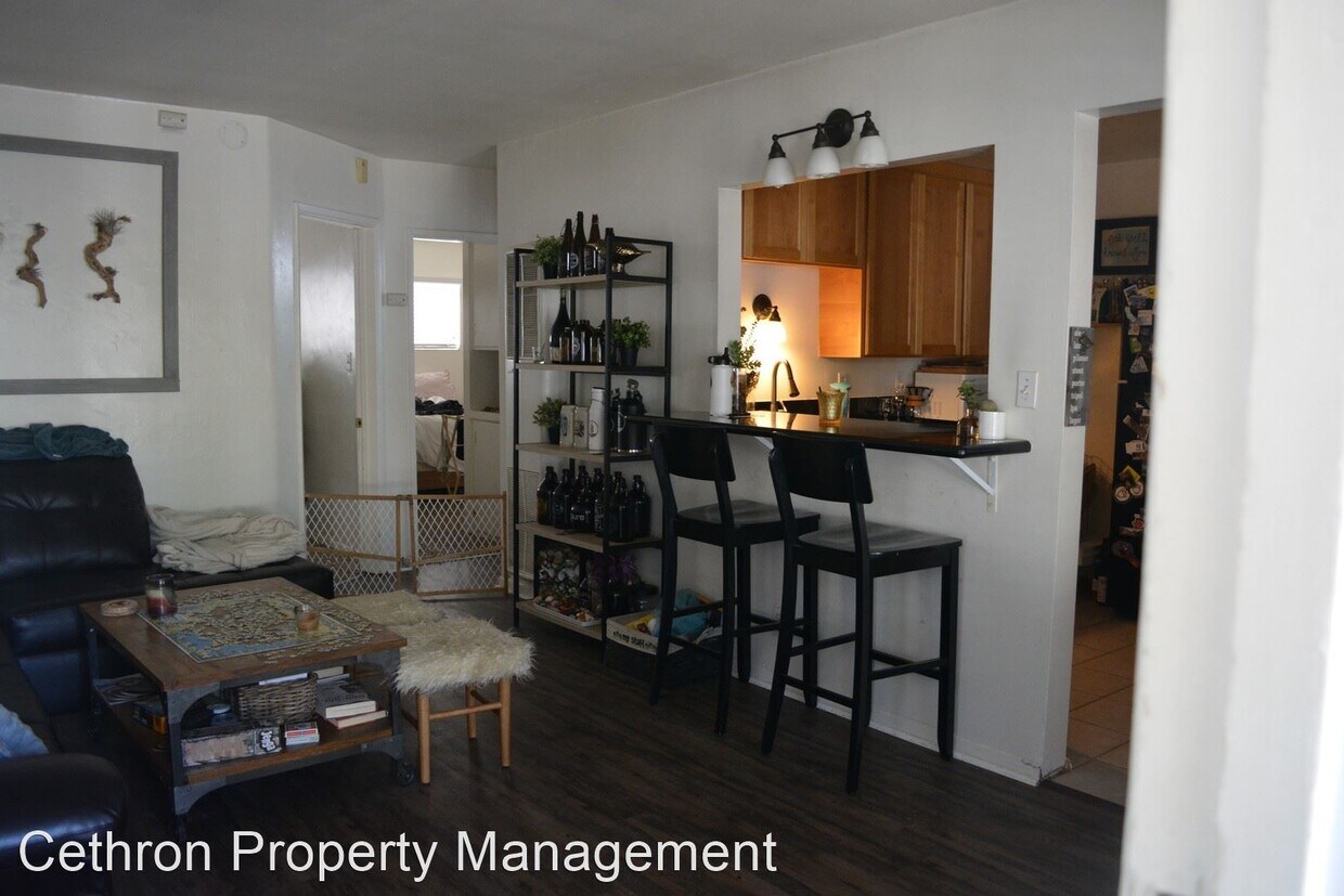 Primary Photo - 4937 1/2-4937 1/2 Coronado Ave