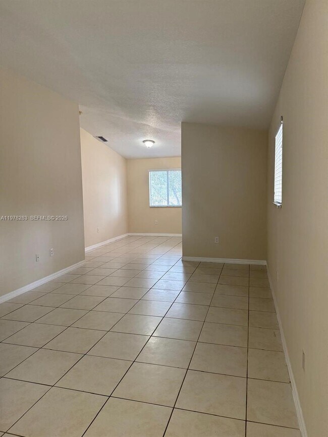 Foto del edificio - 2930 SE 12th Rd