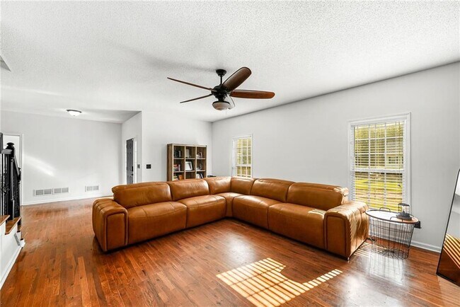 Foto del edificio - 176 Oak Leaf Dr