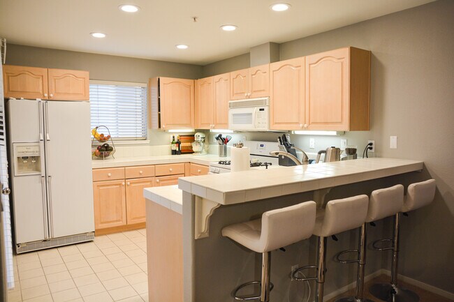 Open kitchen - 984 Alpine Terrace