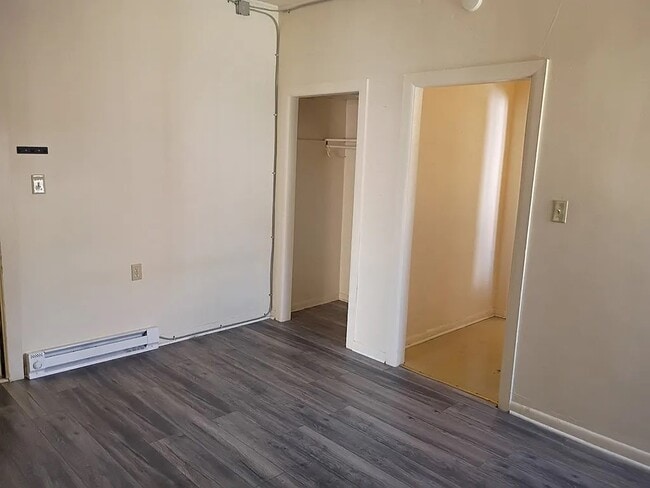 Building Photo - 207 S Maple Ave