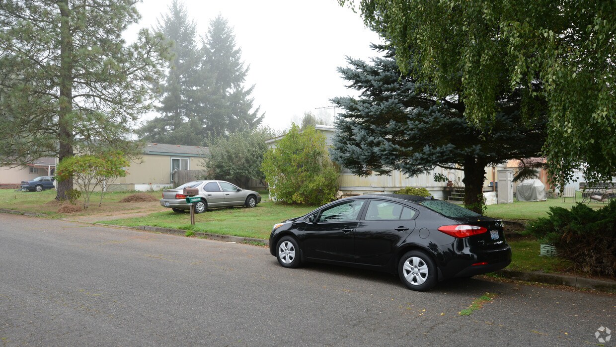 Western Manor Apartments in Battle Ground, WA