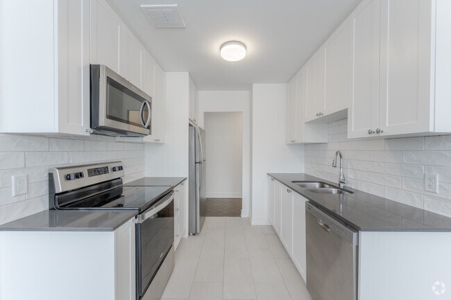 2BR, 1BA - 850SF - Kitchen - 877 Kennedy Road
