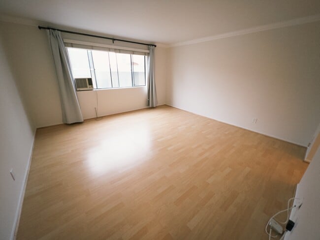 Building Photo - 1236 Wellesley Ave