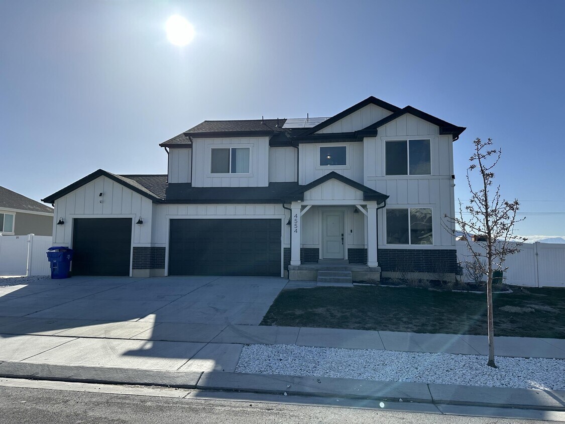 Primary Photo - 4554 N Mt Ellen St