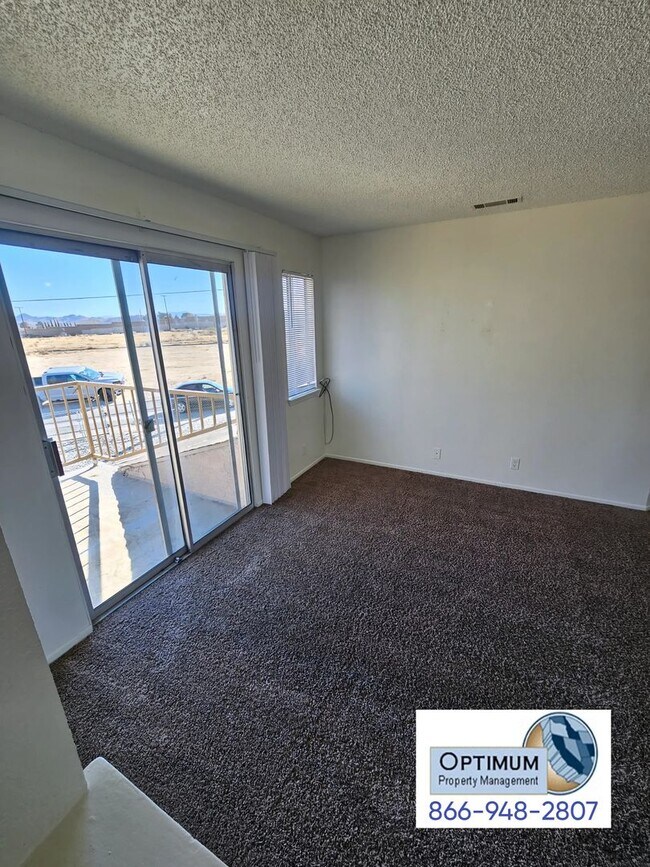 Foto del edificio - 15875 Green Hill Dr