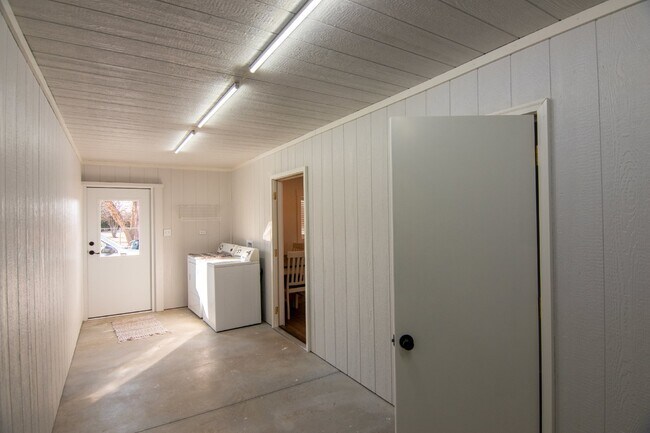 Building Photo - Newly built 1-Bedroom Apartment in Altamon...