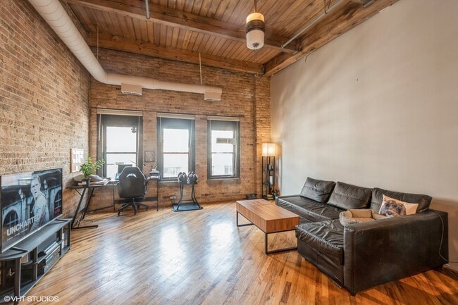 Foto del edificio - 225 W Huron St
