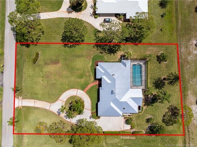 Building Photo - 4704 SW Bermuda Way