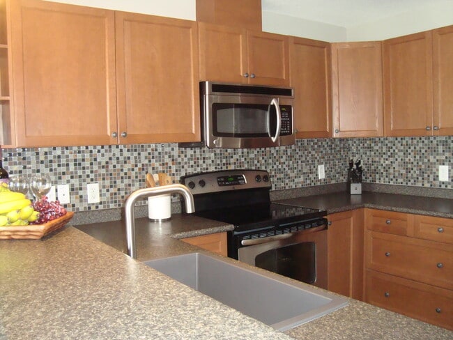 Building Photo - 10 Foxglove Cres