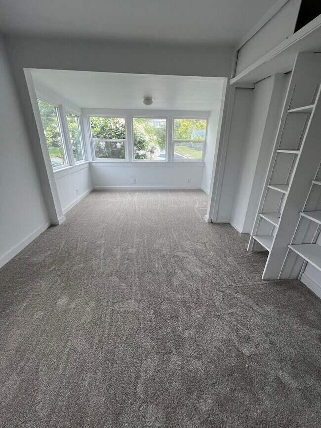 Foto del edificio - 3 Bedroom Greenwood Home!