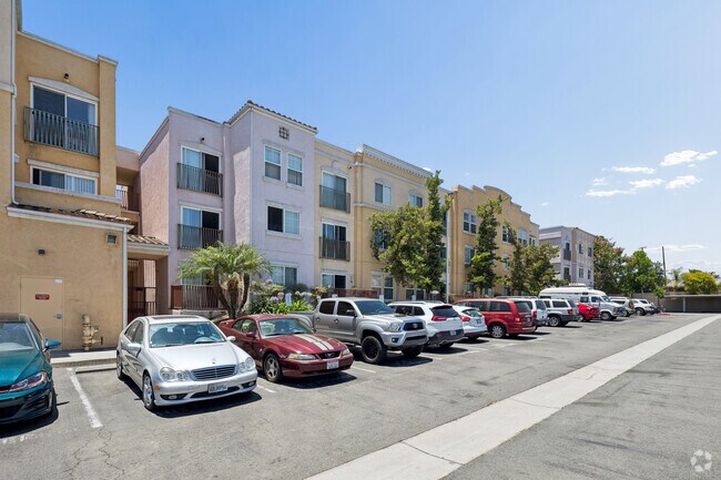 Valla de seguridad totalmente cerrada - Senior Community: Rancho Santa Fe Village 55+