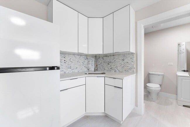 Foto del edificio - 2329 West Dr