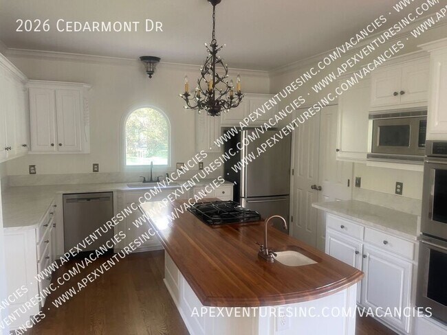 Foto del edificio - 2026 Cedarmont Dr