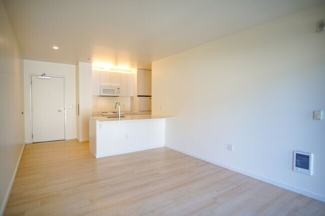 Photo - Modern 3rd Floor Urban 1Bdr with D/W & Washer/Dryer! Apartment
