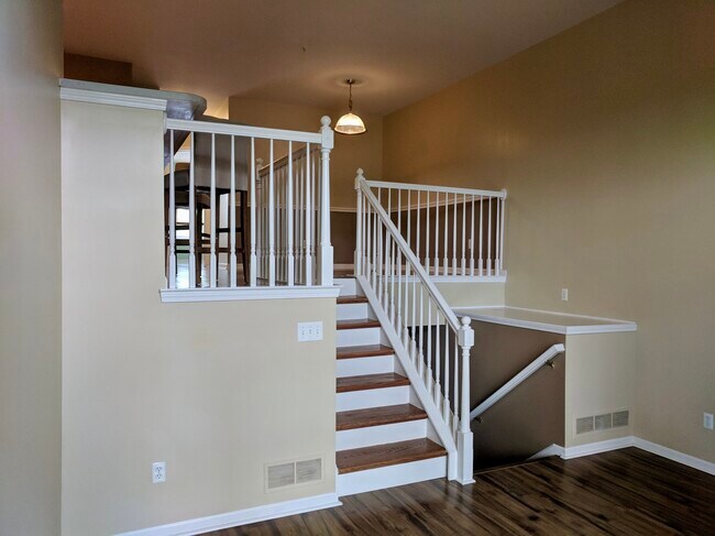 Escaleras - 2916 Barclay Way