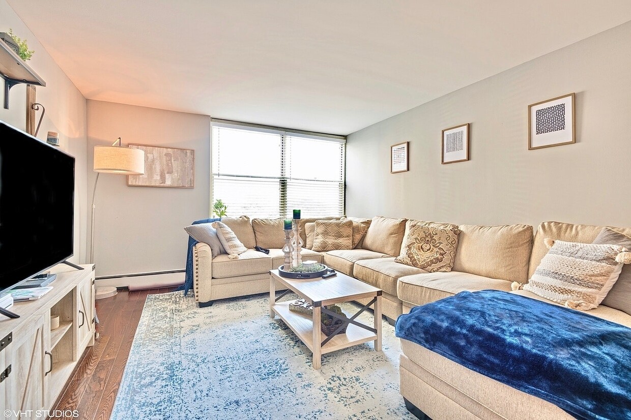 Photo - 3033 North Sheridan Road, Unit 704