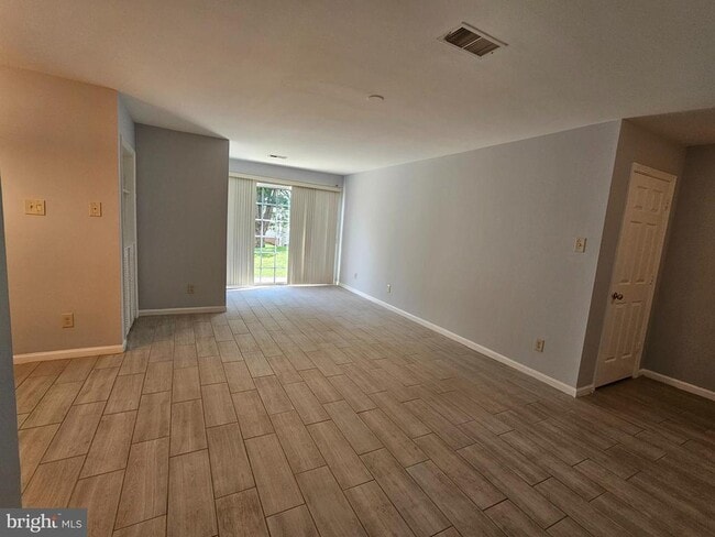 Building Photo - 12109 Greenway Ct