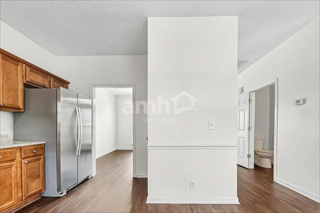 Building Photo - 305 School House Ct