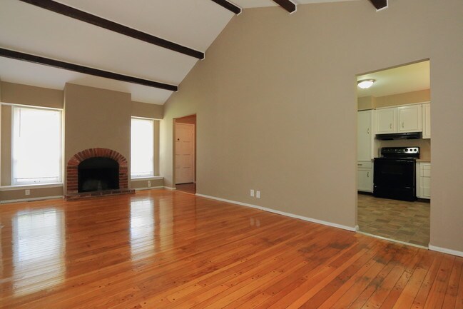 Building Photo - 3325 Greenway Chase Dr