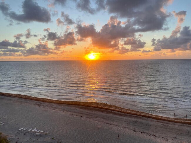 Foto del edificio - 2066 N Ocean Blvd