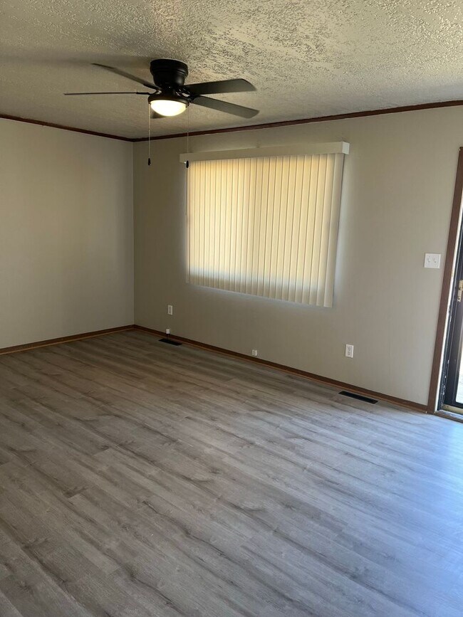 Building Photo - 3 Bedroom Single Family Home!