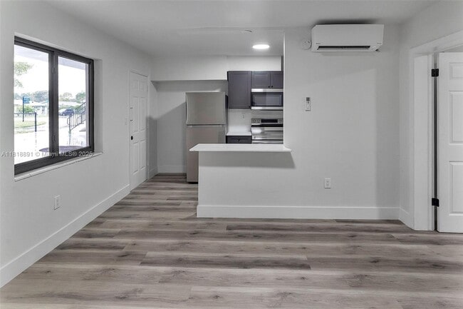 Building Photo - 4037 SW 65th Ave