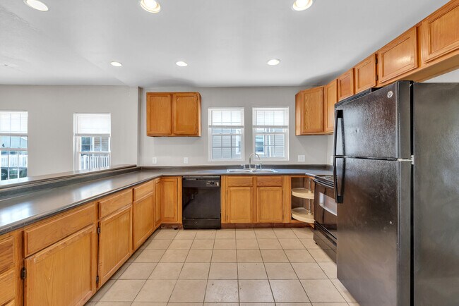 Building Photo - 1009 Elkin St