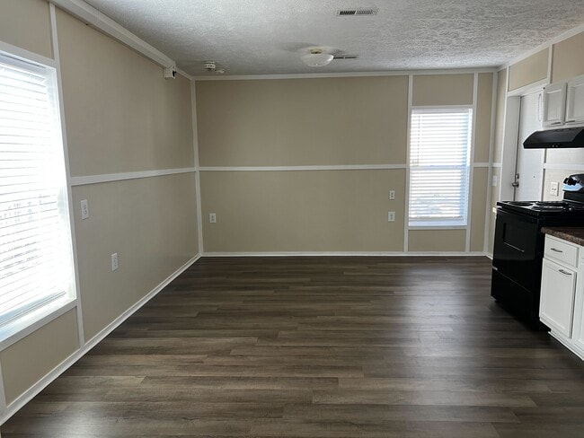 Building Photo - 709 N Collins Fwy