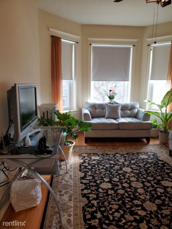 Foto principal - 5801-6354 S Ellis Ave