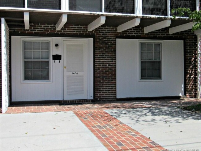 Building Photo - 1404 N Barker St