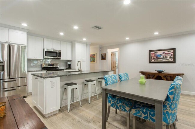 Foto del edificio - 1919 Shore Acres Blvd NE