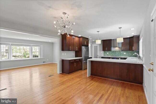 Foto del edificio - 6139 Tompkins Dr