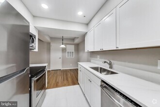 Building Photo - 5700 Chapman Mill Dr