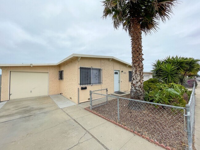 Building Photo - Charming Newly Remodeled Single Family Hom...