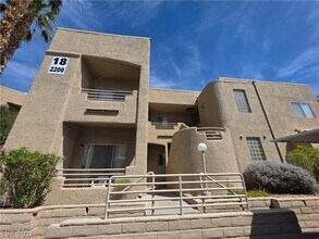 Building Photo - 2200 Highpointe Dr