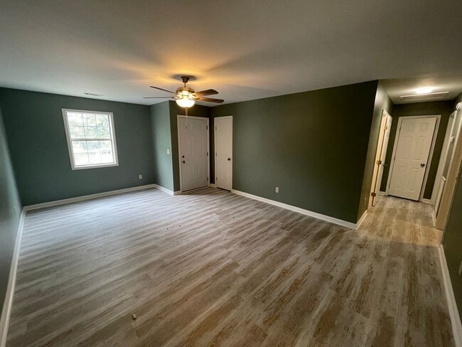 Building Photo - 121 Clyde Dr