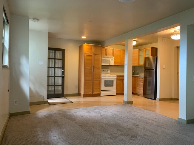 Entry into living room and kitchen. - 1029 Summit Ave E