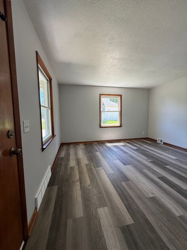 Foto del edificio - Two bedroom home with one car garage for rent - Canton NE