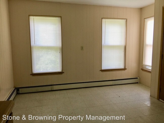 Building Photo - 17 Plain St