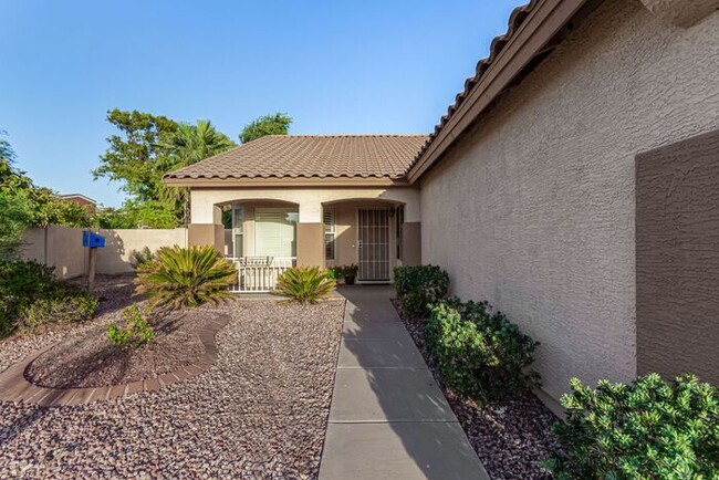 Building Photo - 3-bedroom plus bonus room with 3-car garag...