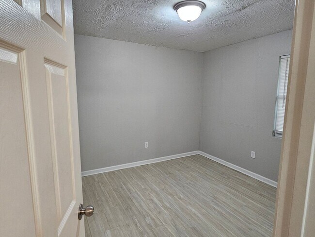 Foto del edificio - Lawrence Rd 227-229 (Duplex)