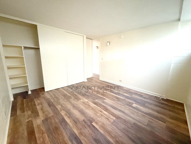 Building Photo - 933 Kaheka St