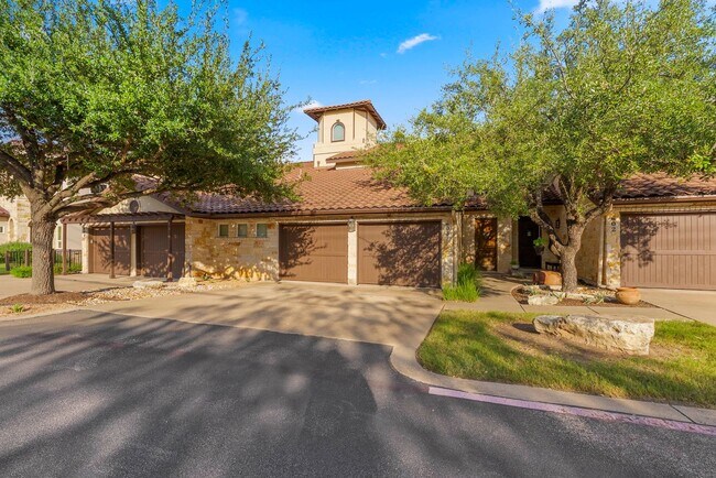 Building Photo - Beautiful 3 bedroom, 2.5 bathroom home in Steiner Ranch!!!