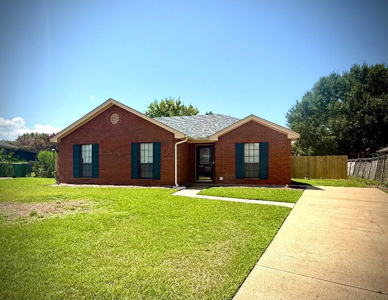 Foto principal - 7067 Runnymede Dr