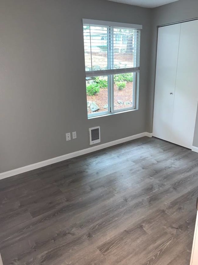 Building Photo - Parkwood Terrace